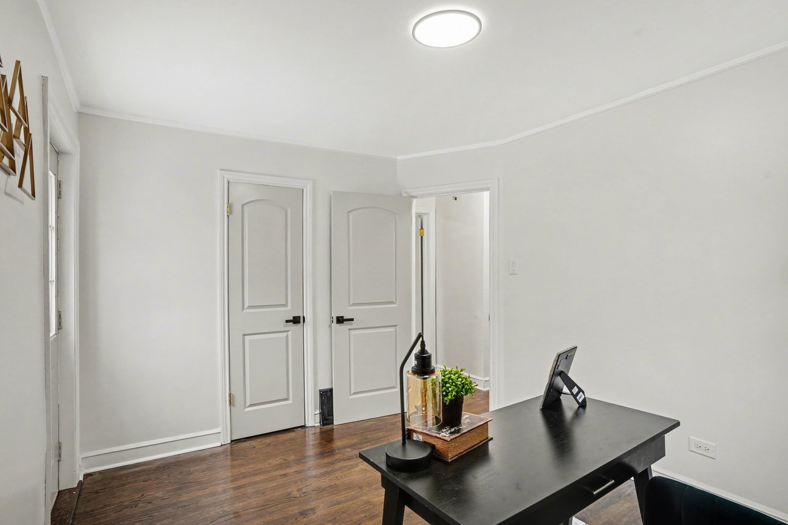 9312 S Francisco Avenue, Evergreen Park, IL 60805