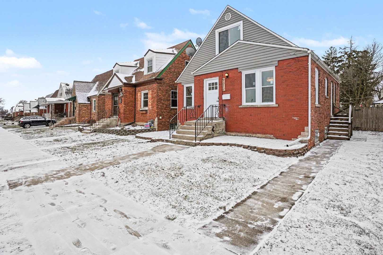 9312 S Francisco Avenue, Evergreen Park, IL 60805