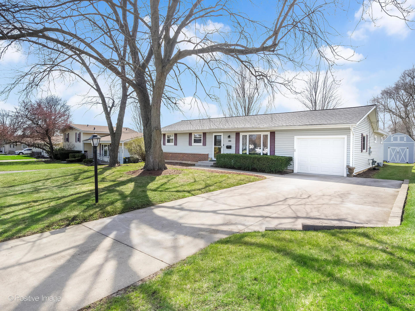 390 Arrowhead Trail, Carol Stream, IL 60188