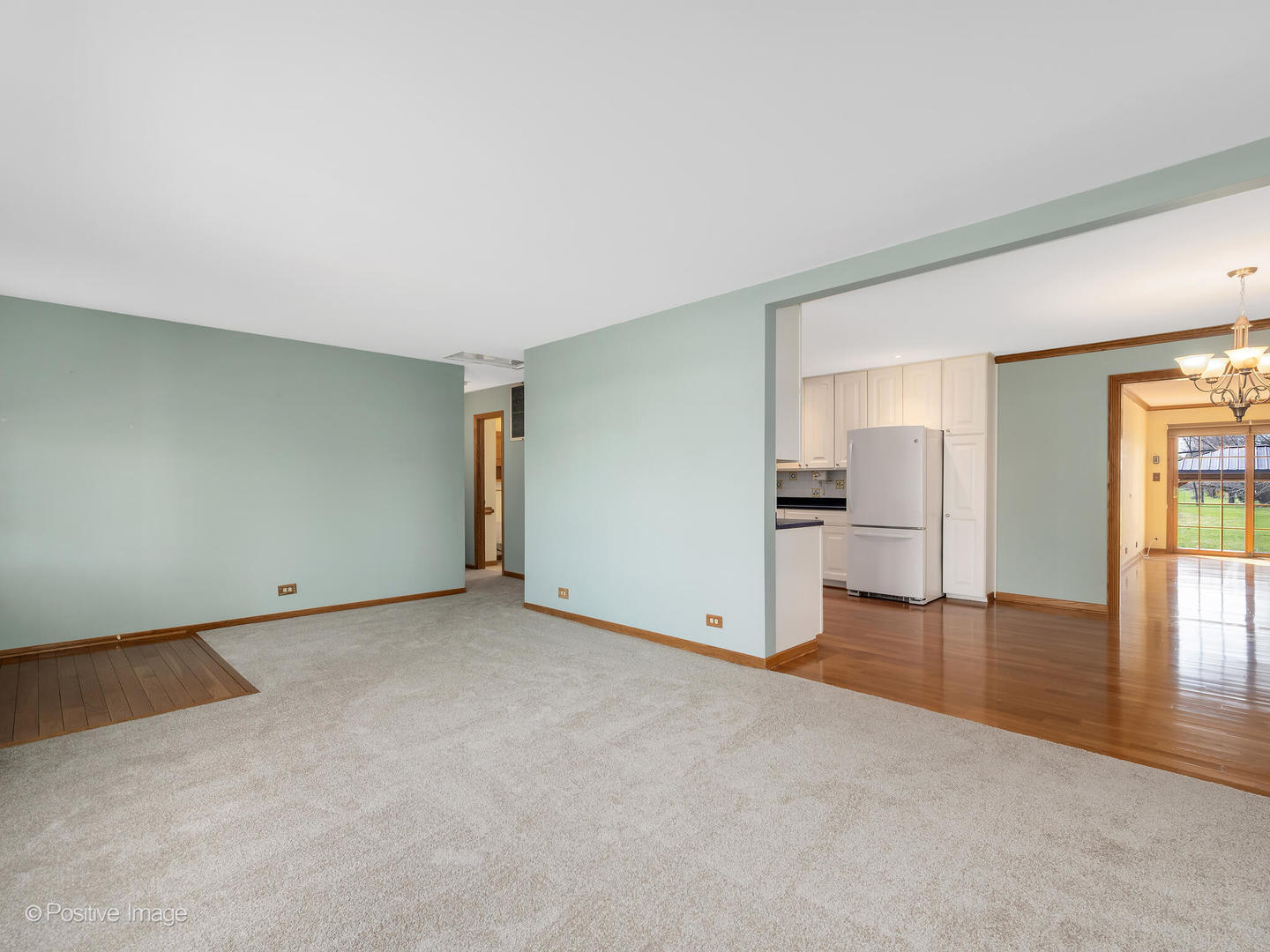 390 Arrowhead Trail, Carol Stream, IL 60188