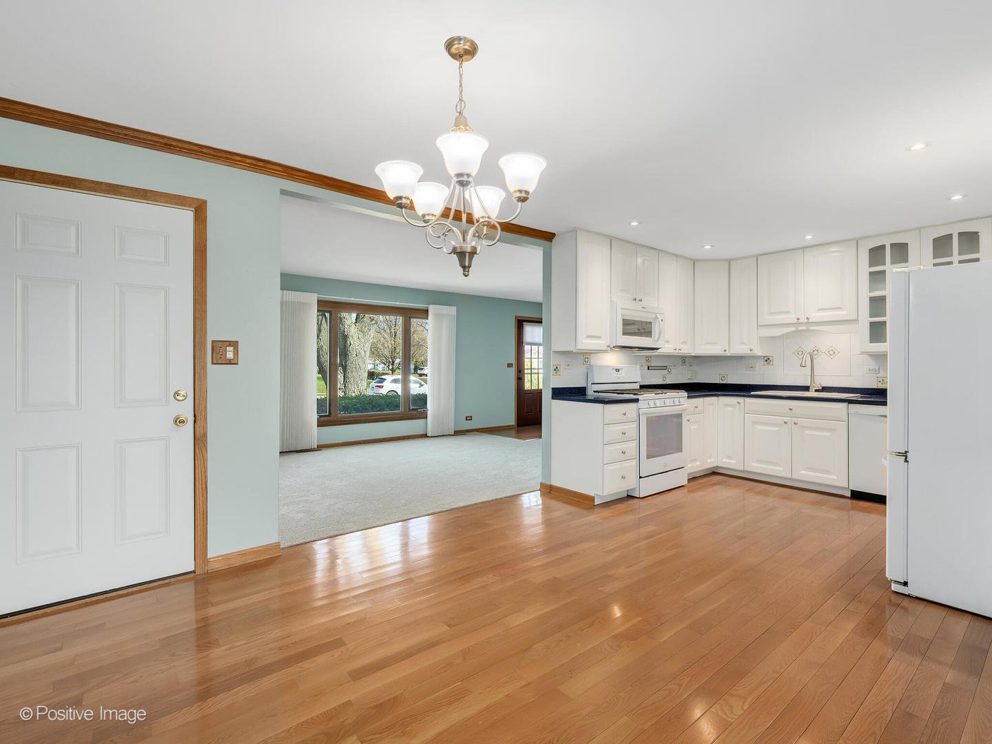 390 Arrowhead Trail, Carol Stream, IL 60188