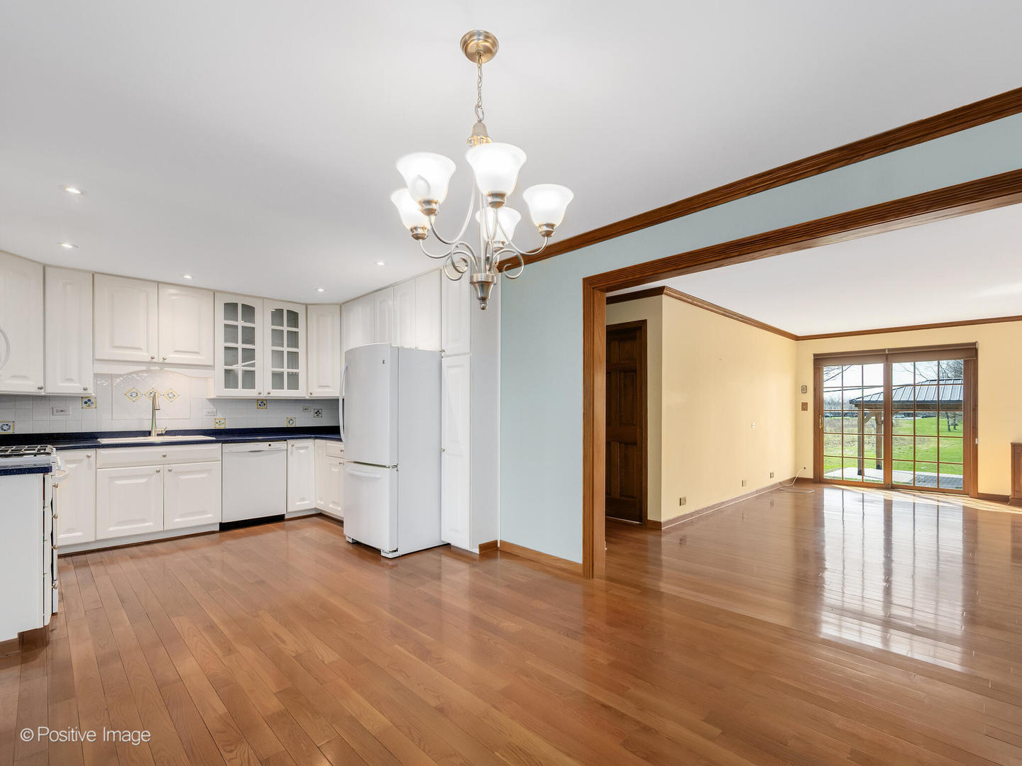 390 Arrowhead Trail, Carol Stream, IL 60188