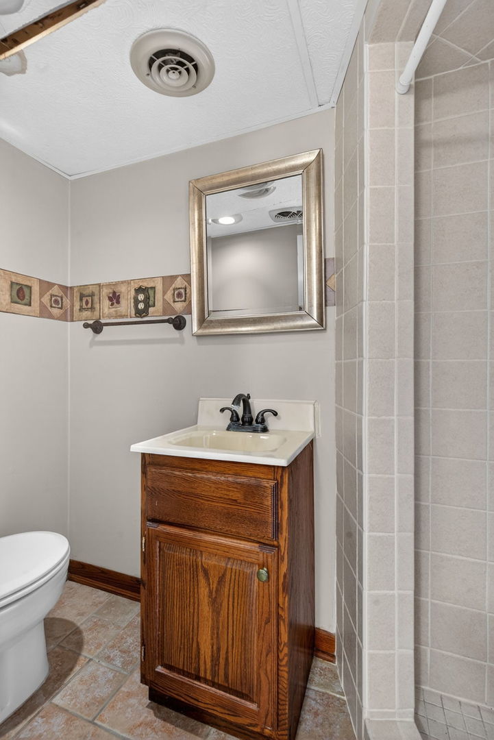 185 N Dewey Street, Diamond, IL 60416