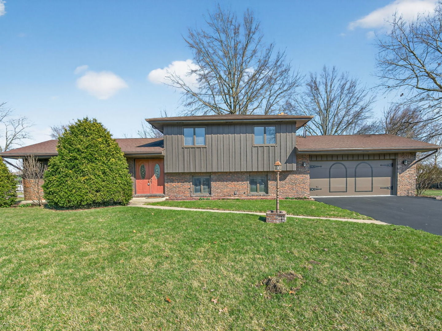 185 N Dewey Street, Diamond, IL 60416