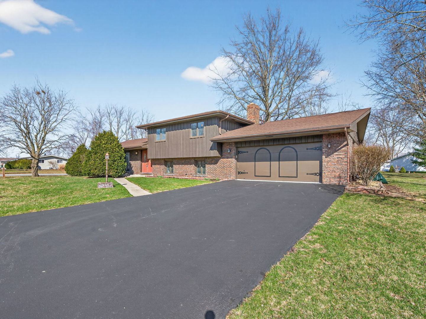 185 N Dewey Street, Diamond, IL 60416