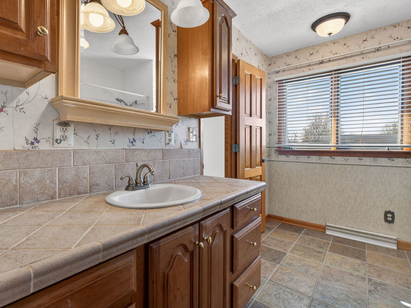 185 N Dewey Street, Diamond, IL 60416