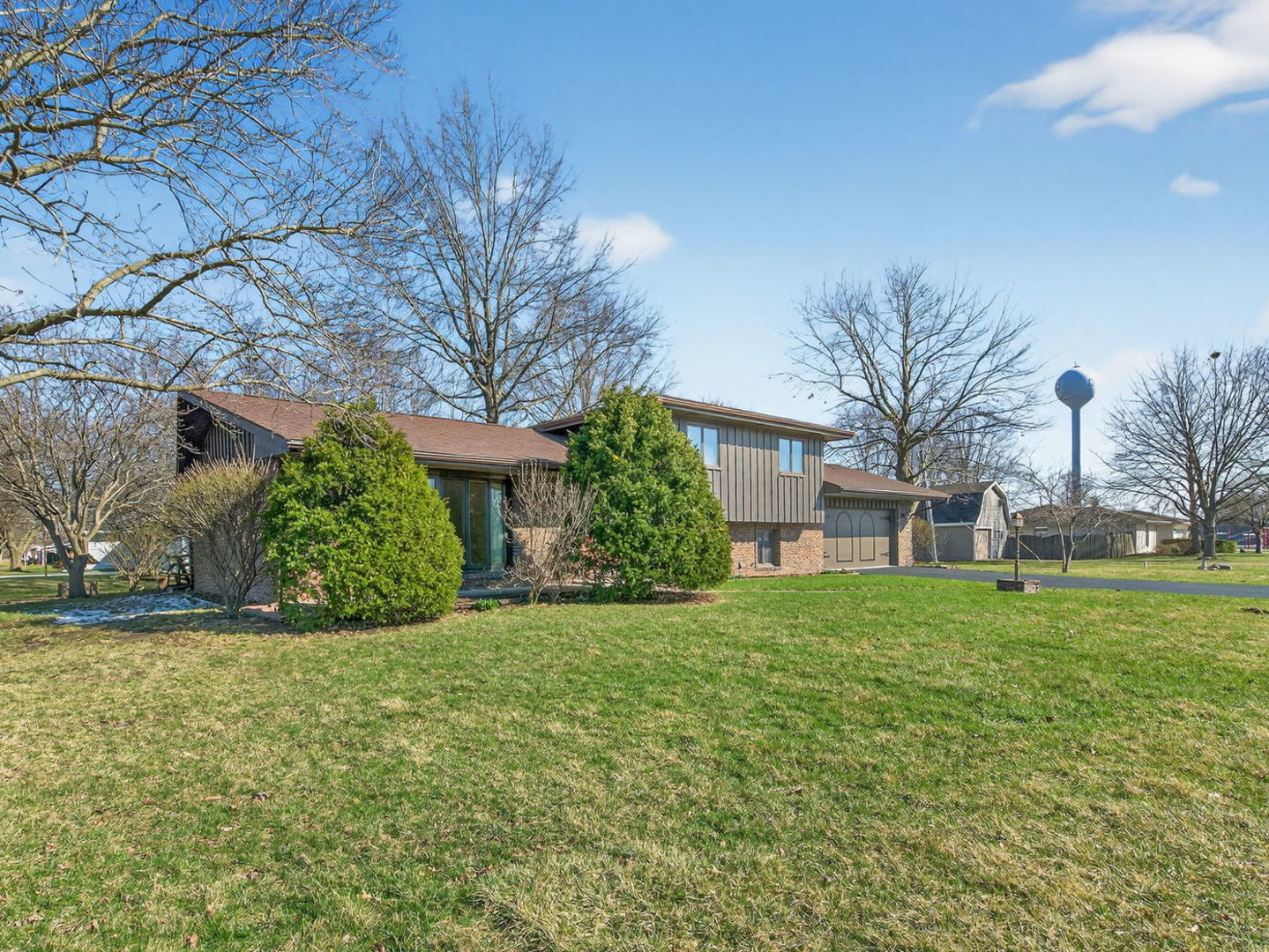 185 N Dewey Street, Diamond, IL 60416