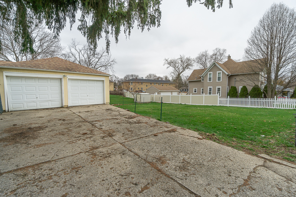 253 Mcclure Avenue, Elgin, IL 60123