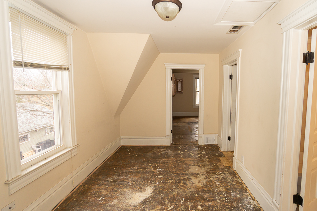 253 Mcclure Avenue, Elgin, IL 60123