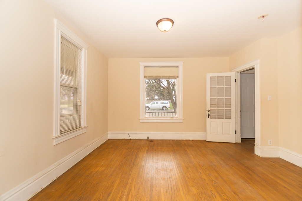 253 Mcclure Avenue, Elgin, IL 60123