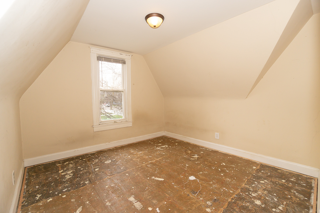 253 Mcclure Avenue, Elgin, IL 60123