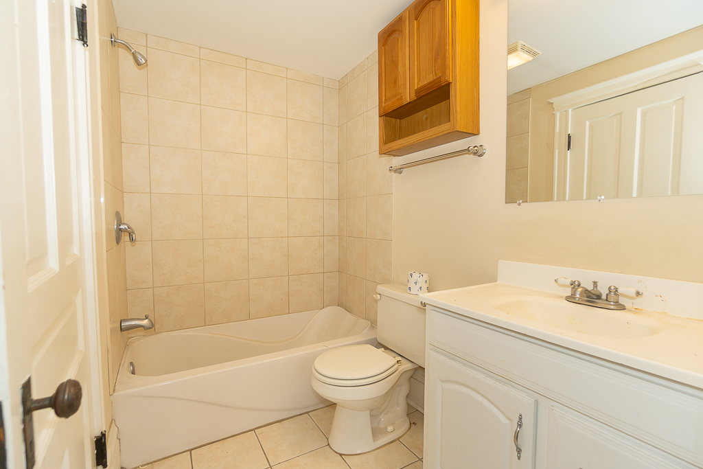 253 Mcclure Avenue, Elgin, IL 60123