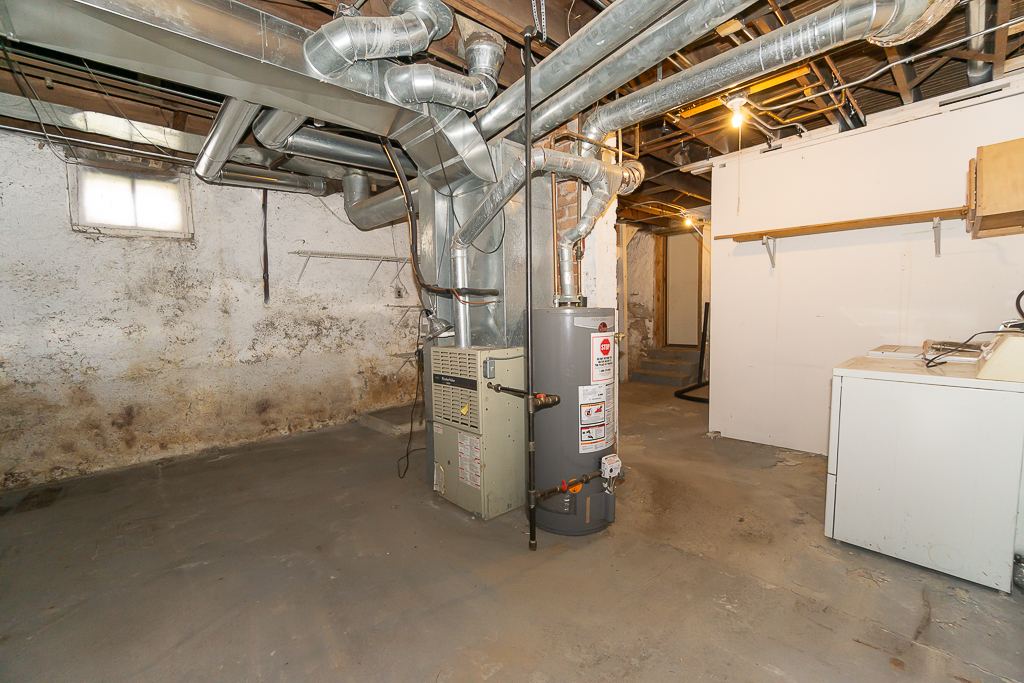 253 Mcclure Avenue, Elgin, IL 60123