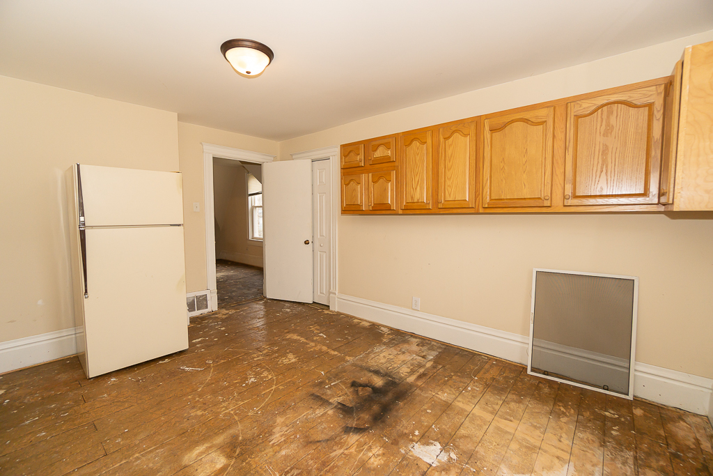 253 Mcclure Avenue, Elgin, IL 60123