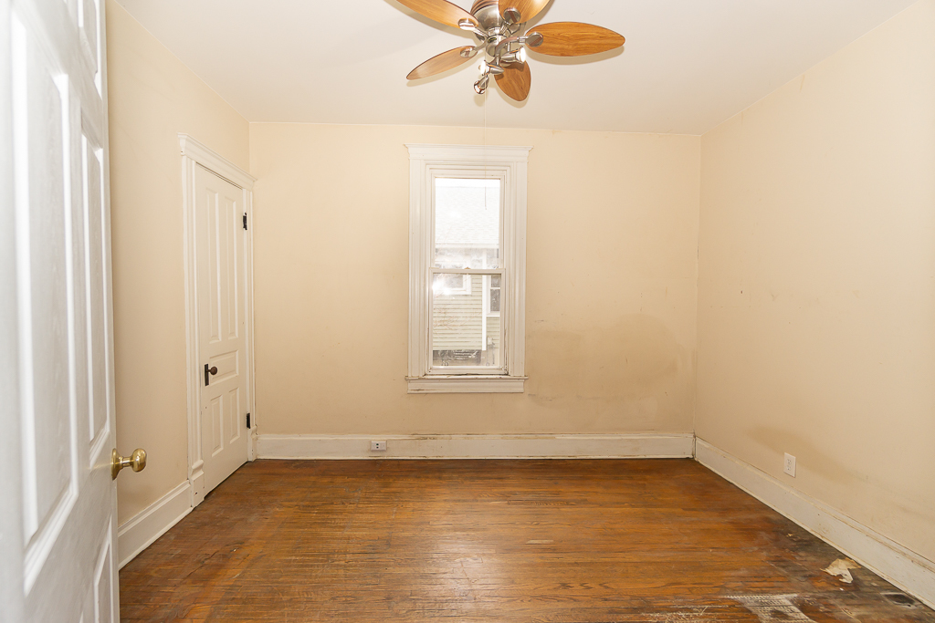 253 Mcclure Avenue, Elgin, IL 60123