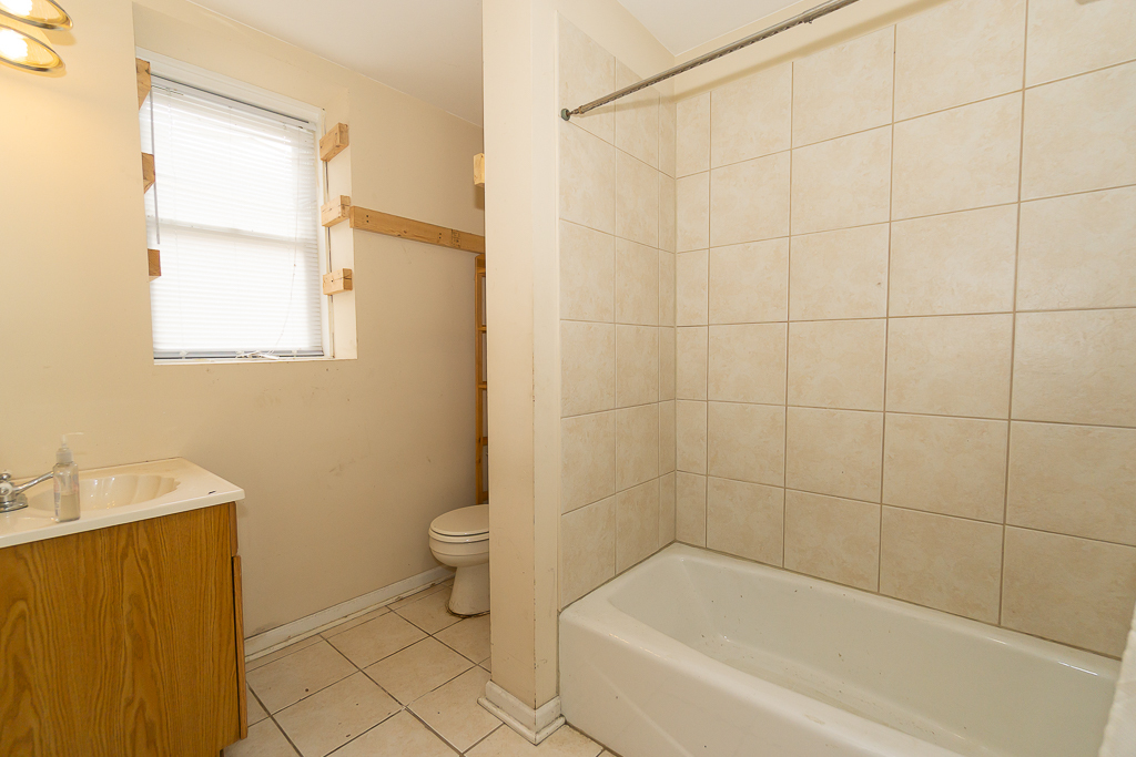 253 Mcclure Avenue, Elgin, IL 60123