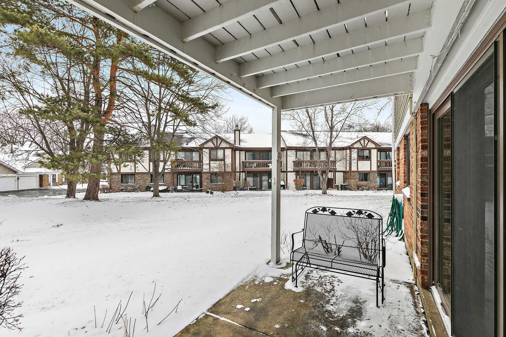 320 Woodbury Court #D1, Schaumburg, IL 60193