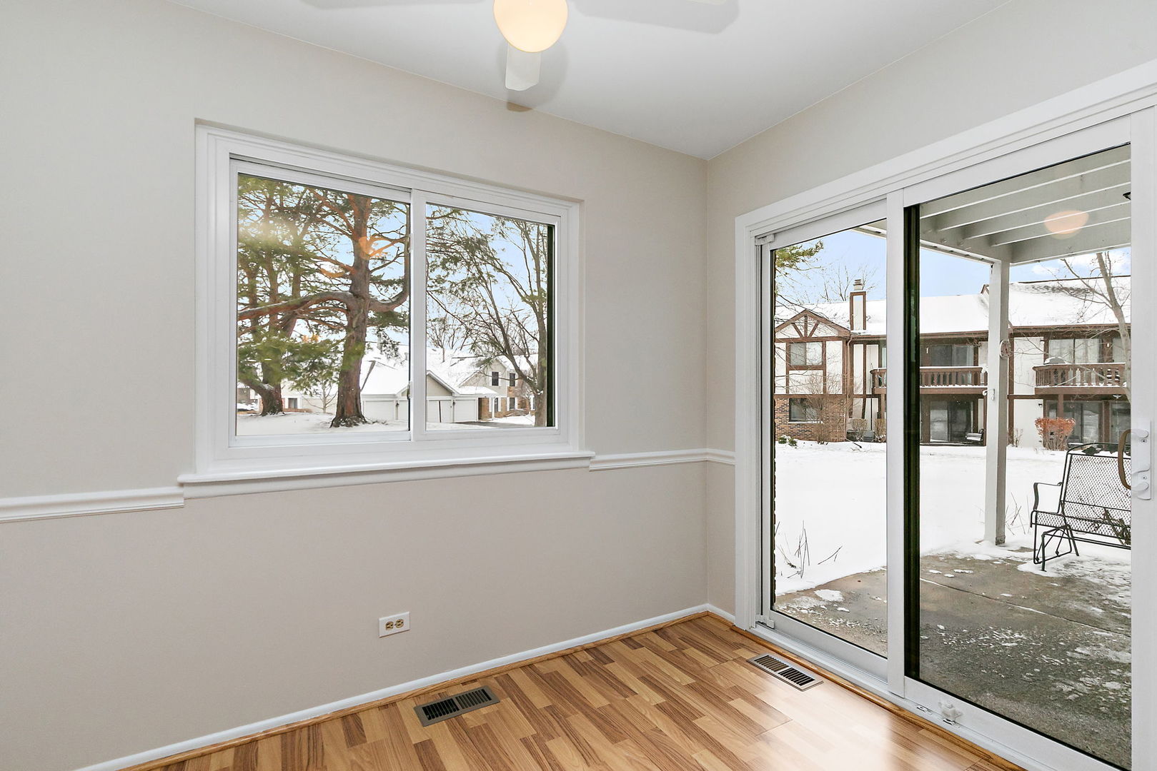 320 Woodbury Court #D1, Schaumburg, IL 60193