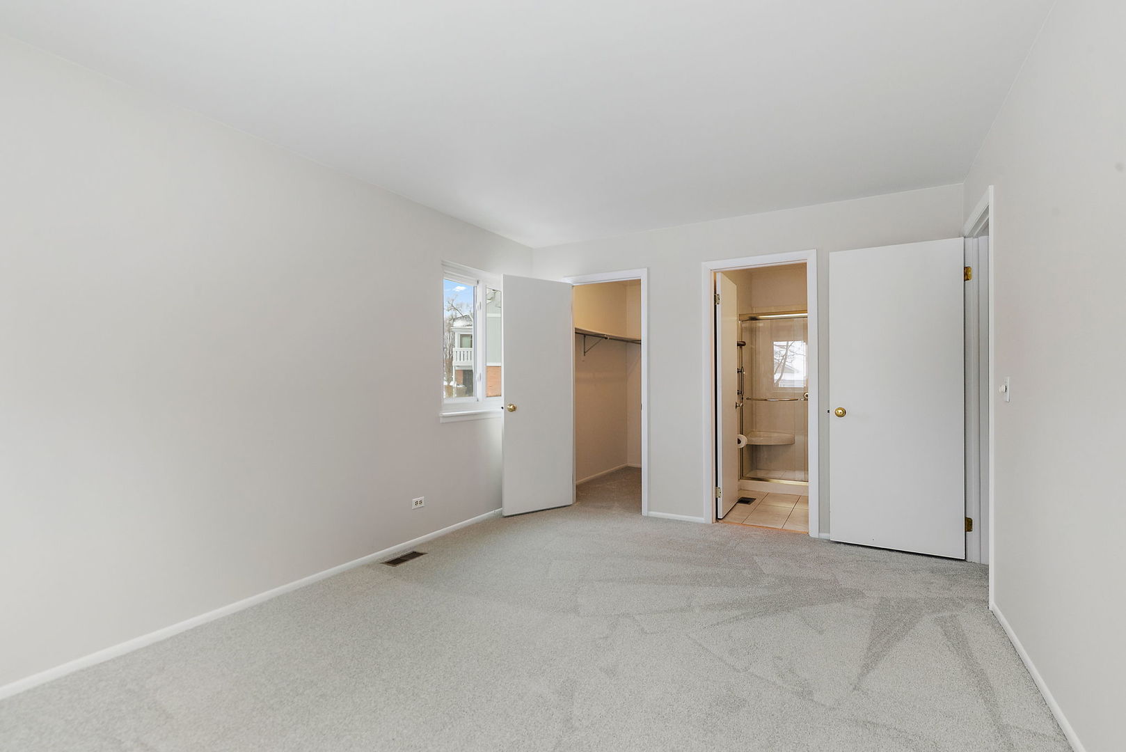 320 Woodbury Court #D1, Schaumburg, IL 60193