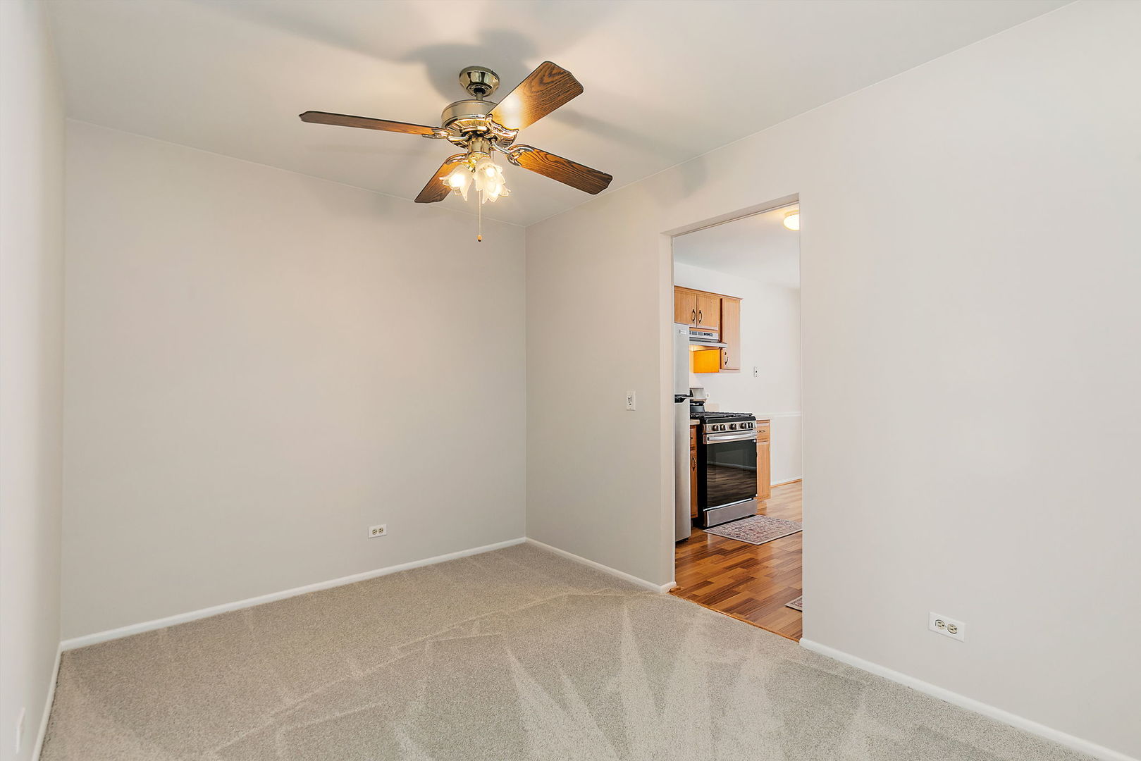 320 Woodbury Court #D1, Schaumburg, IL 60193