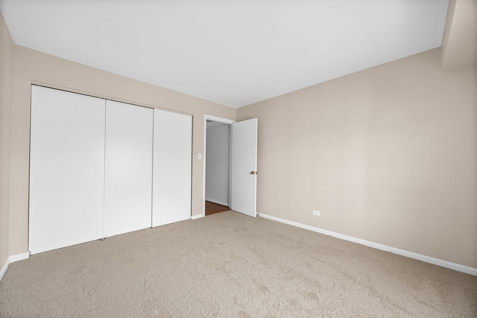 124 Carriage Way Drive #B109, Burr Ridge, IL 60527