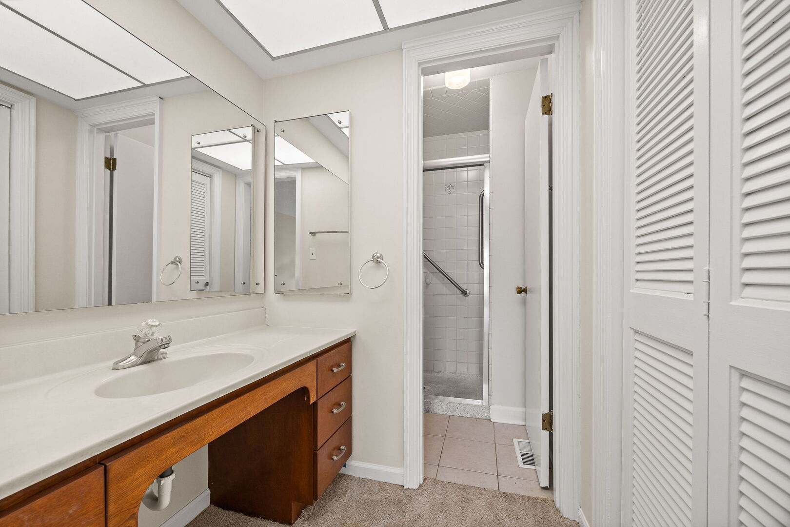 124 Carriage Way Drive #B109, Burr Ridge, IL 60527