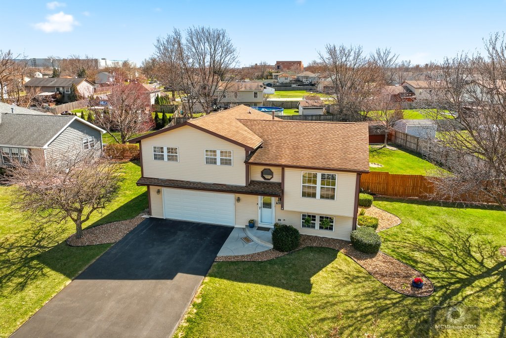 7415 W Braemar Lane, Frankfort, IL 60423