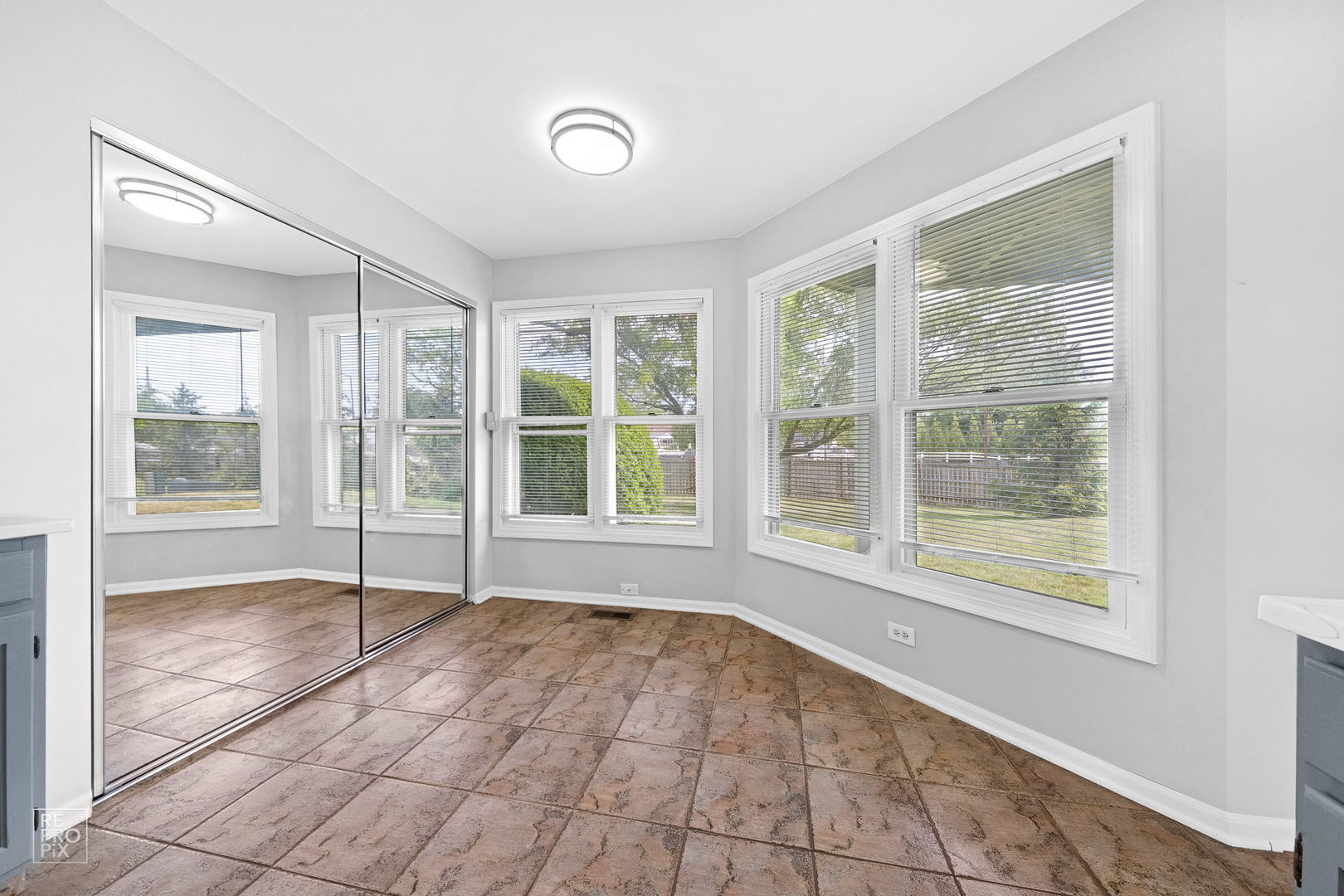 98 Willow Parkway, Buffalo Grove, IL 60089