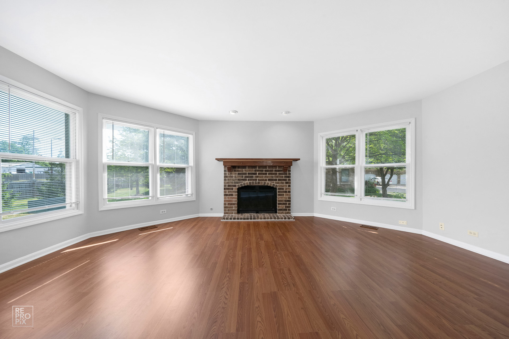 98 Willow Parkway, Buffalo Grove, IL 60089