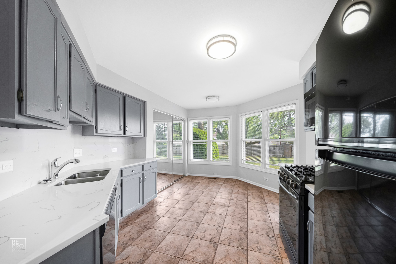 98 Willow Parkway, Buffalo Grove, IL 60089