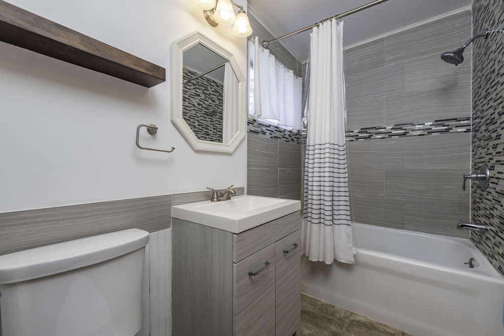 400 7th Avenue, Libertyville, IL 60048