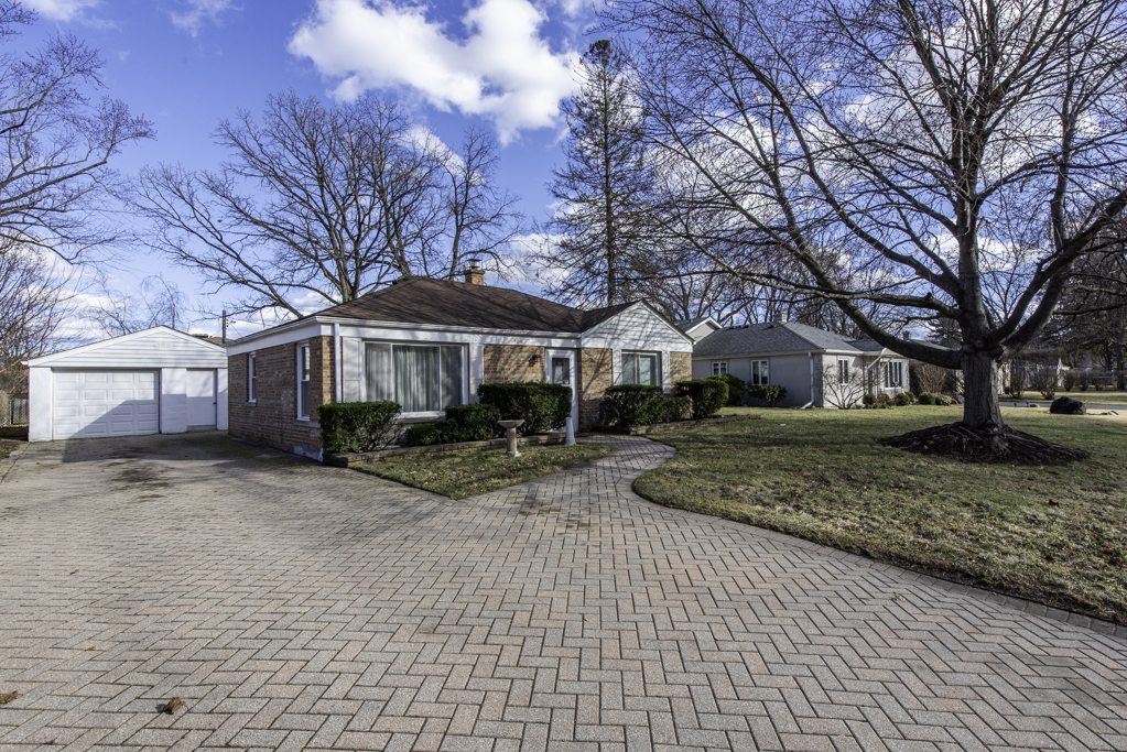 400 7th Avenue, Libertyville, IL 60048