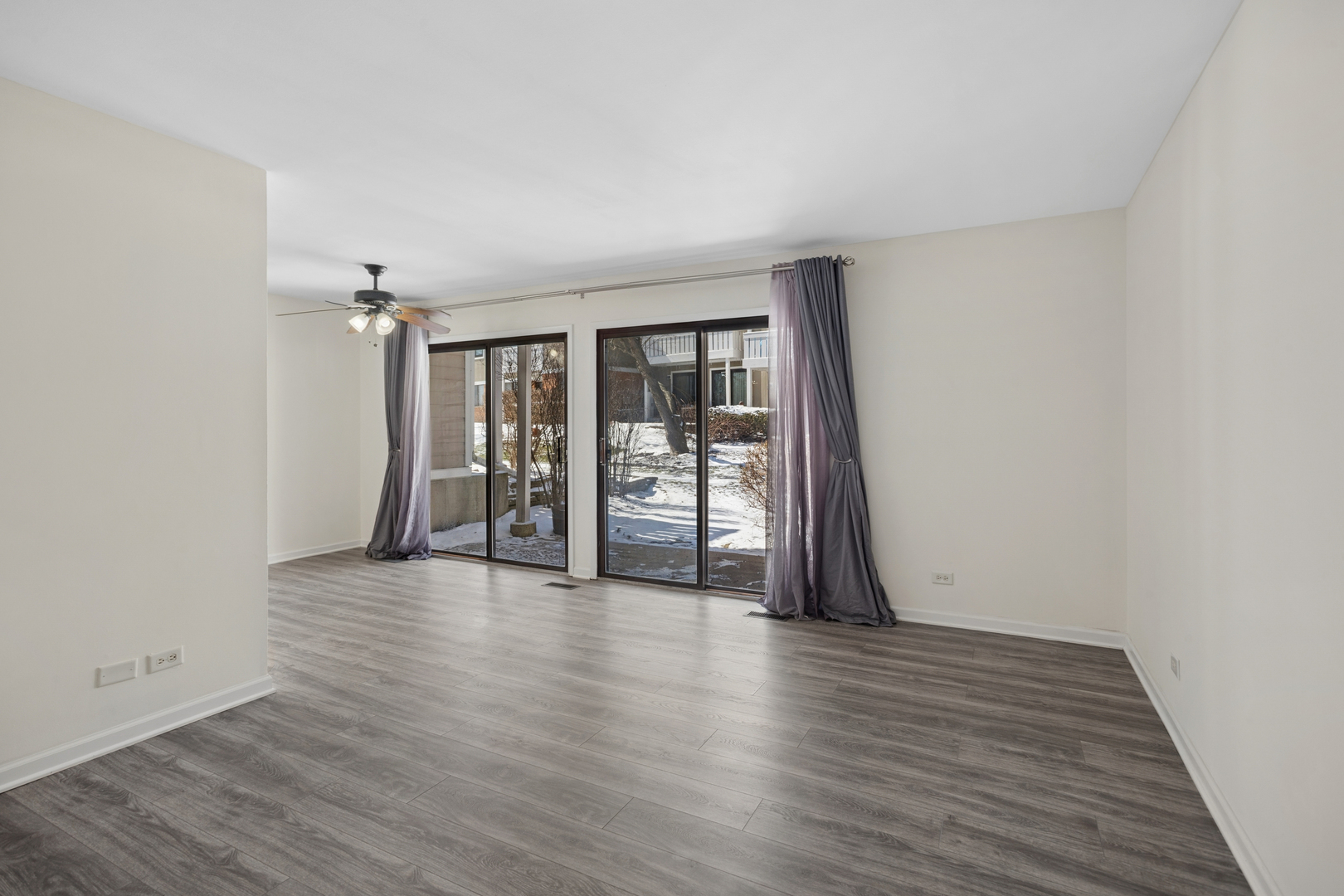 402 Sandalwood Lane #C1, Schaumburg, IL 60193