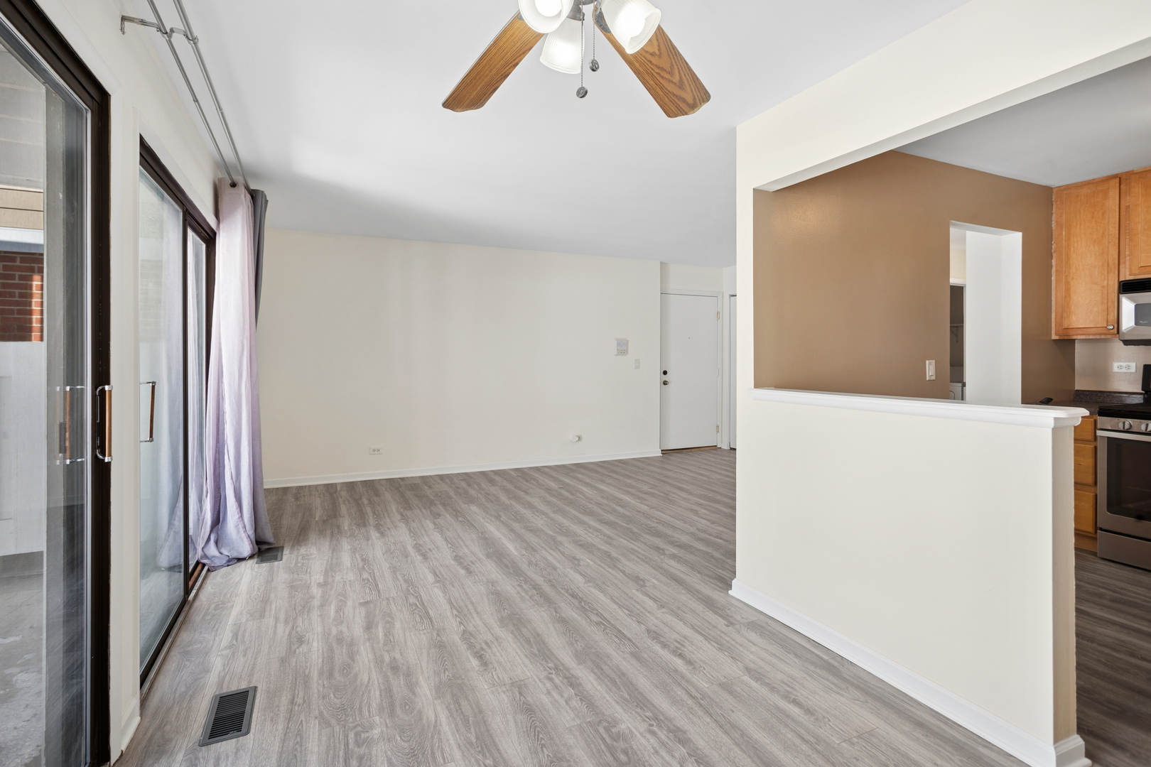 402 Sandalwood Lane #C1, Schaumburg, IL 60193