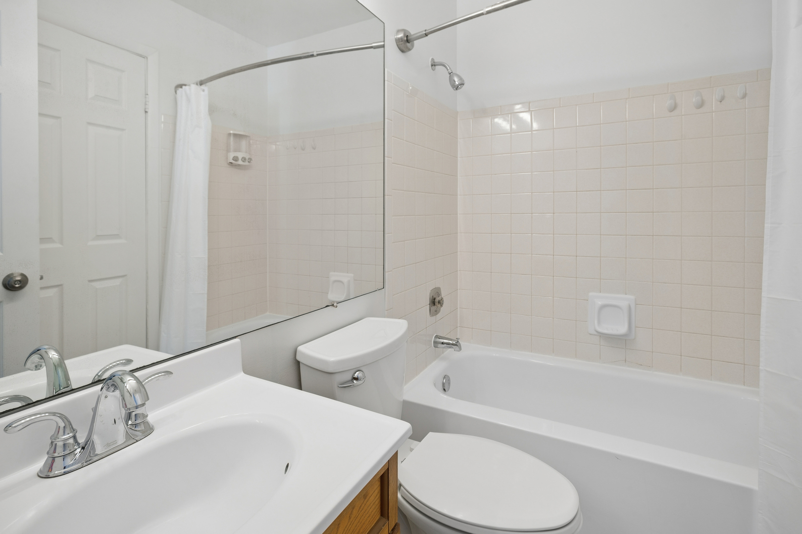 402 Sandalwood Lane #C1, Schaumburg, IL 60193