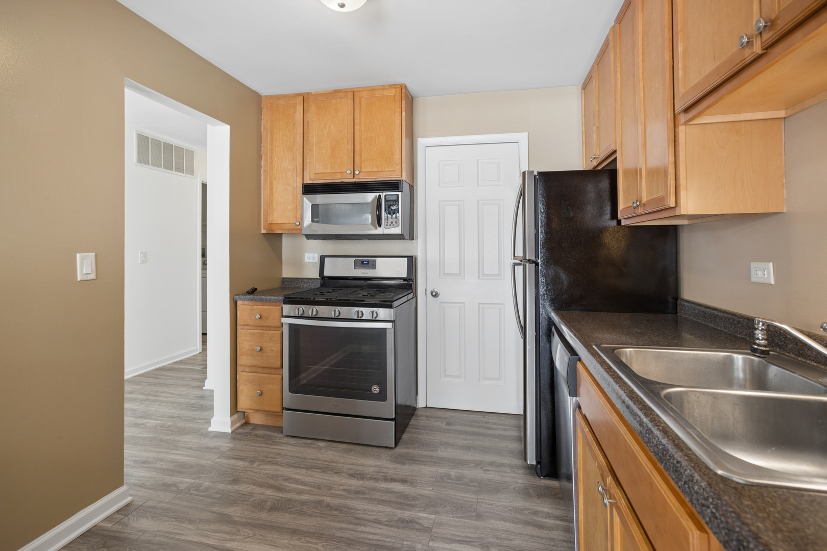 402 Sandalwood Lane #C1, Schaumburg, IL 60193