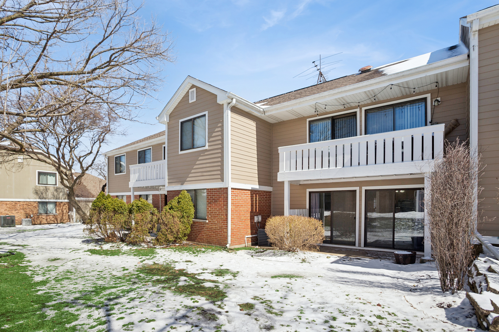 402 Sandalwood Lane #C1, Schaumburg, IL 60193