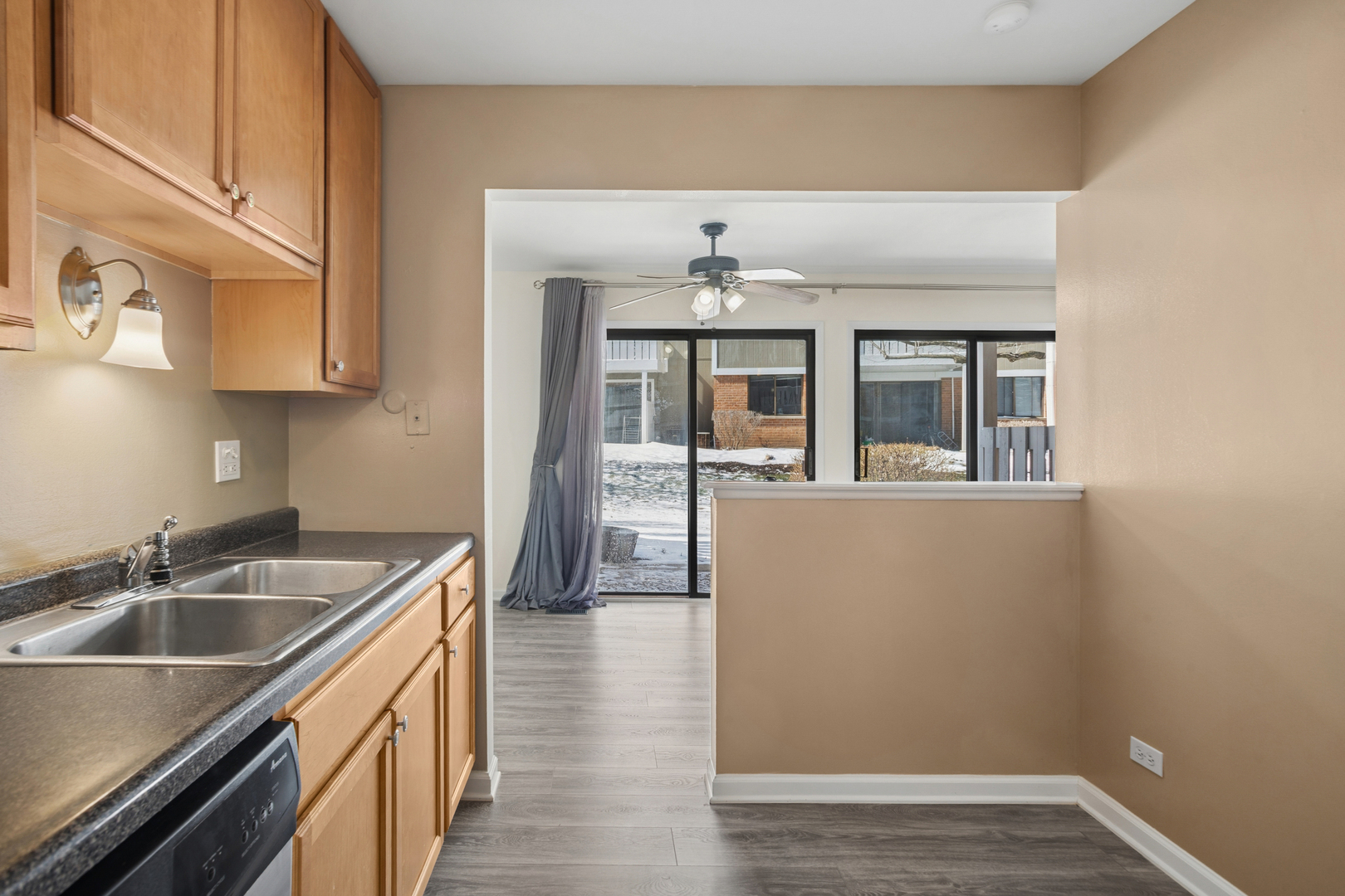 402 Sandalwood Lane #C1, Schaumburg, IL 60193