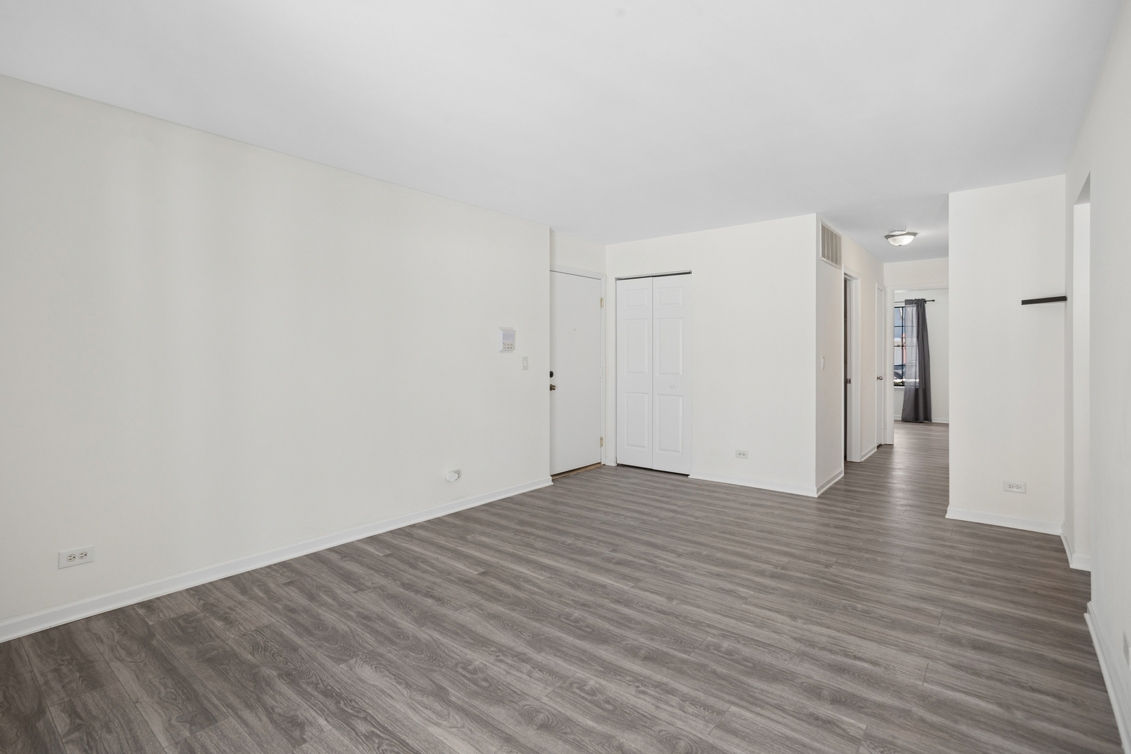 402 Sandalwood Lane #C1, Schaumburg, IL 60193