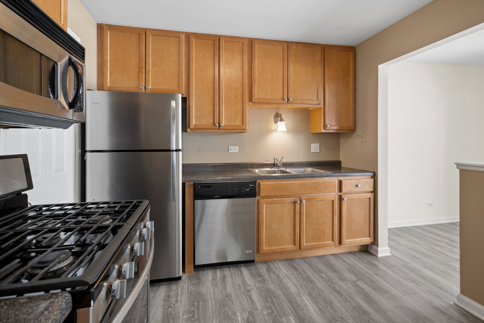 402 Sandalwood Lane #C1, Schaumburg, IL 60193