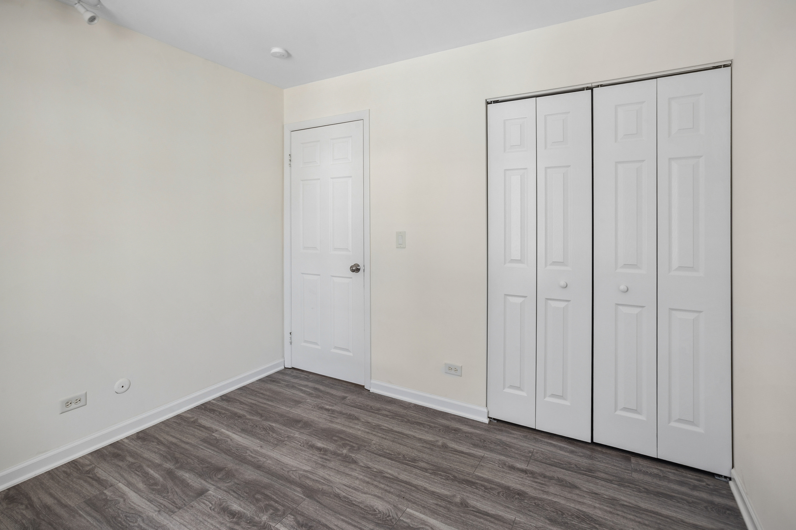 402 Sandalwood Lane #C1, Schaumburg, IL 60193