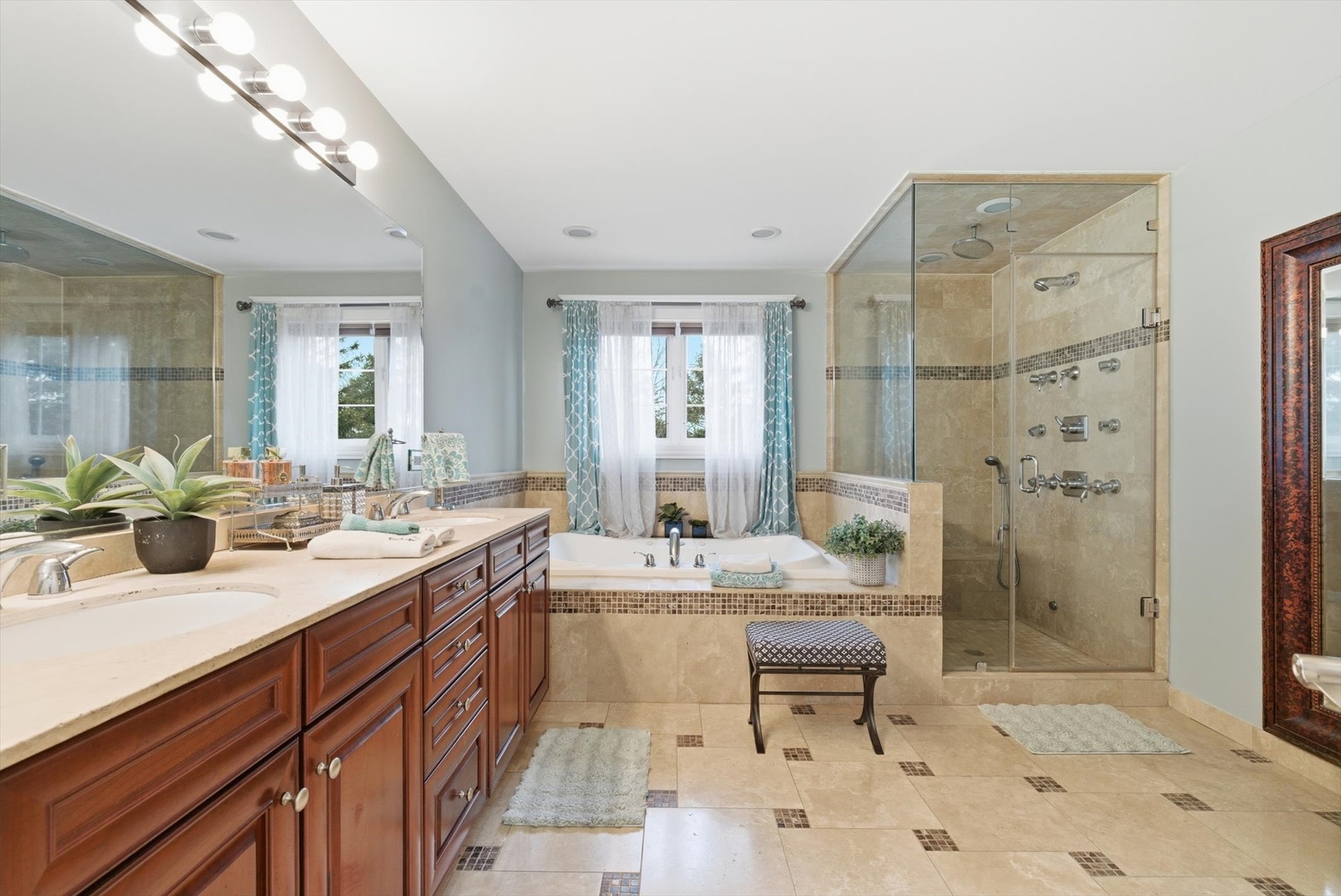 395 S Scott Street, Elmhurst, IL 60126