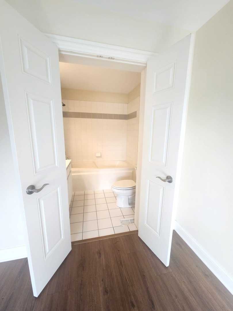 43 Foxcroft Boulevard #135, Naperville, IL 60565