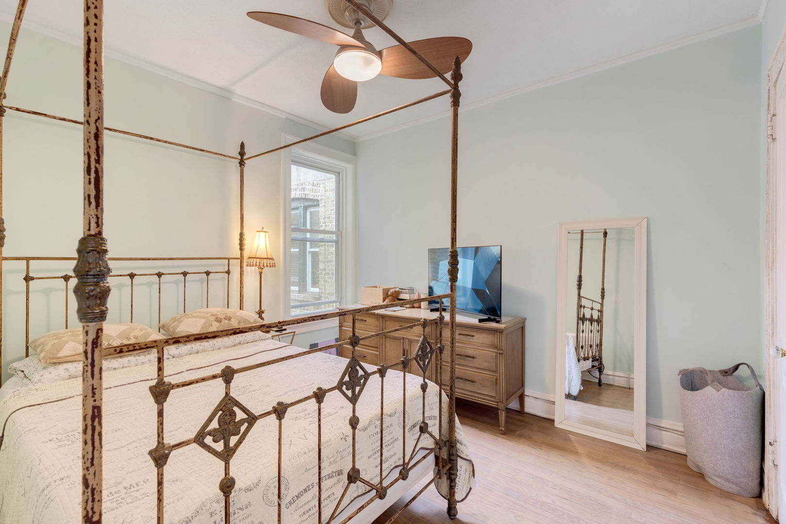 1209 W Farwell Avenue #3W, Chicago, IL 60626