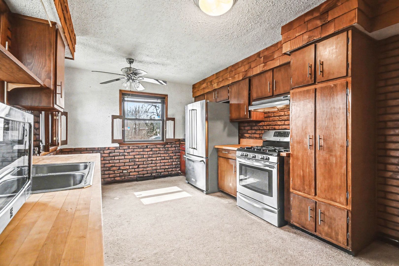 1S165 Buttercup Lane, Villa Park, IL 60181