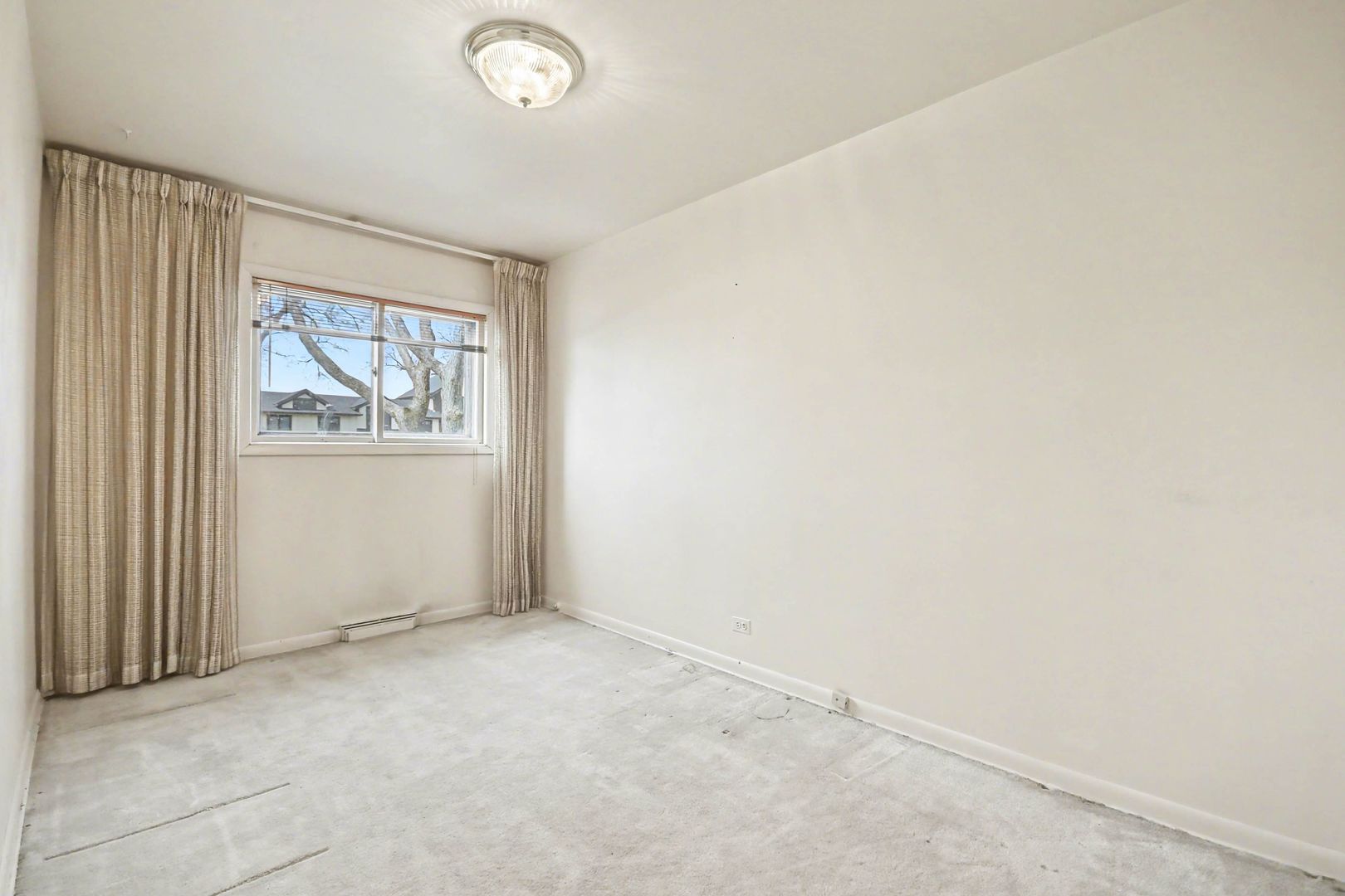 1S165 Buttercup Lane, Villa Park, IL 60181