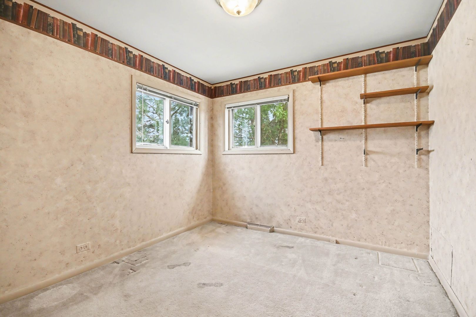 1S165 Buttercup Lane, Villa Park, IL 60181