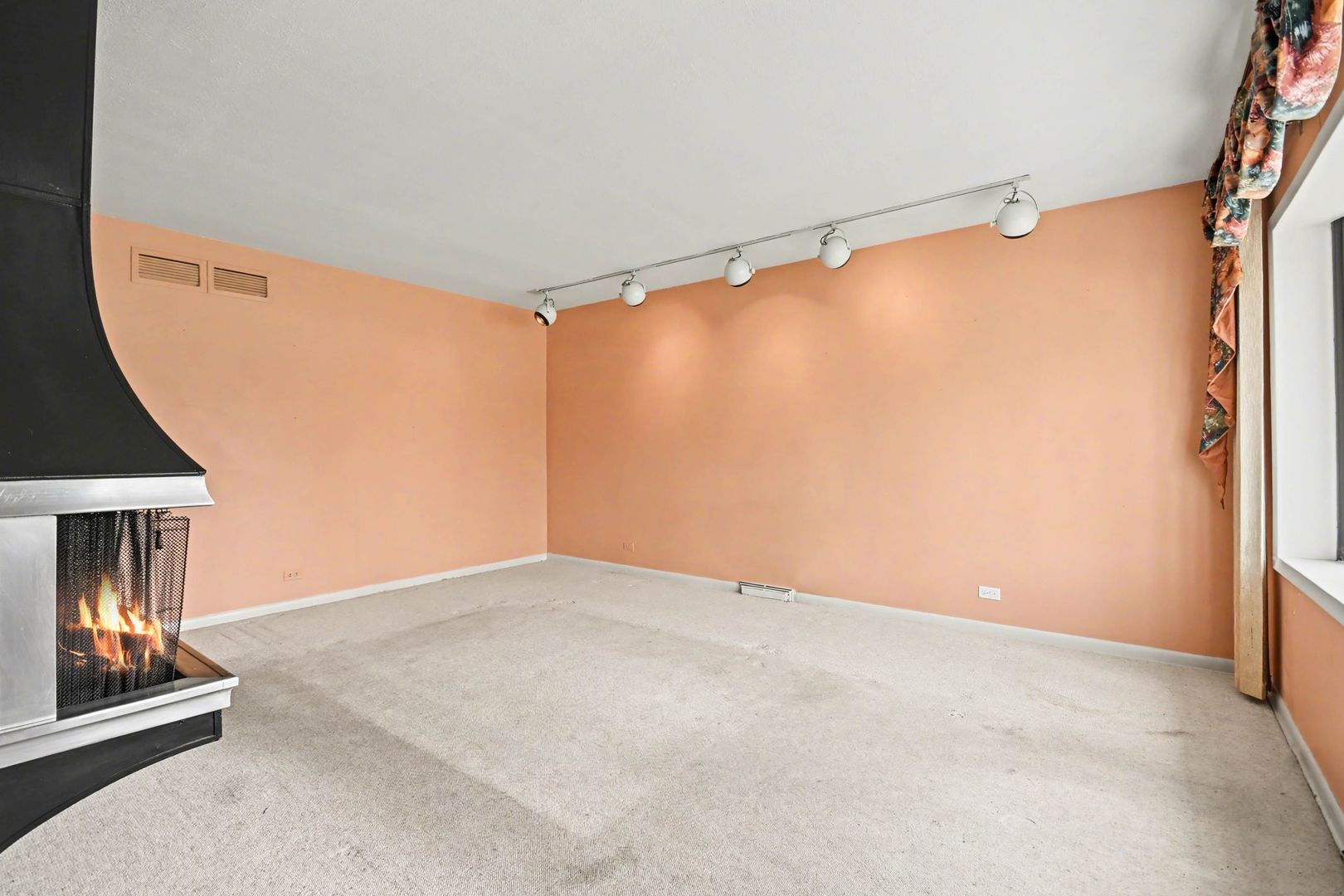 1S165 Buttercup Lane, Villa Park, IL 60181