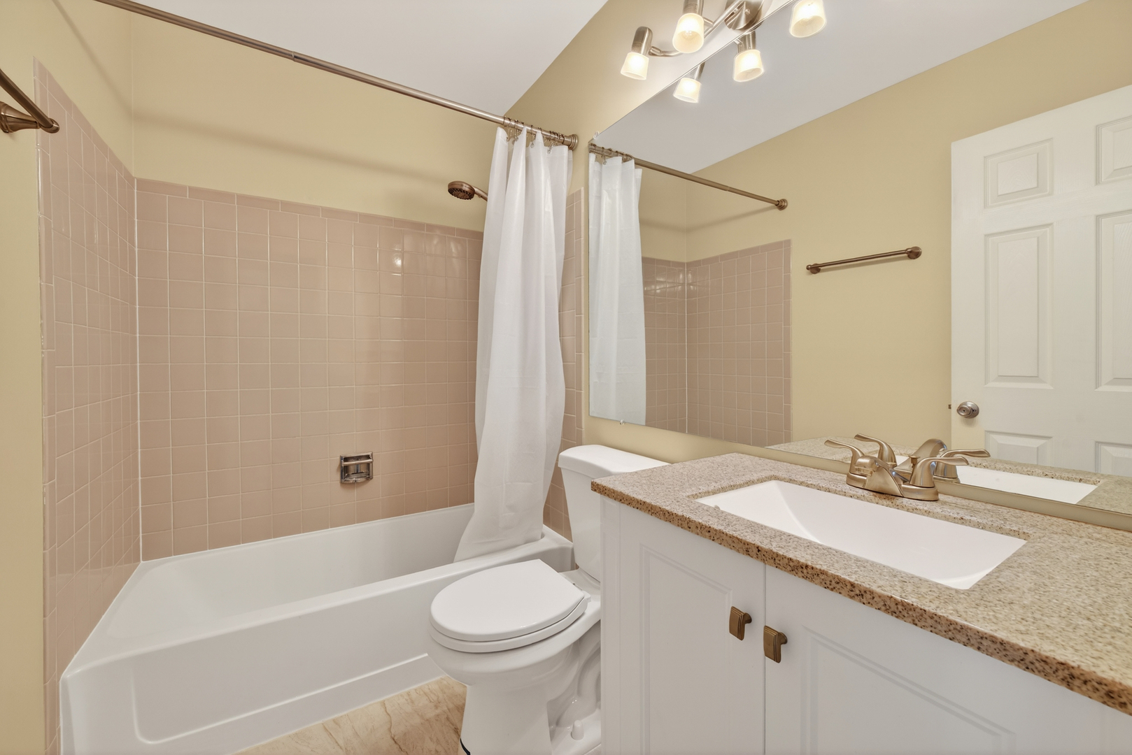 1454 EAGLE Court #1454, Glendale Heights, IL 60139