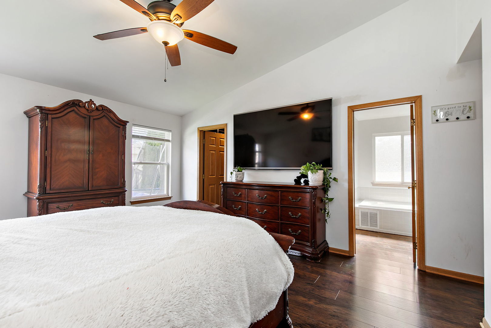 1335 Deerpath Road, Aurora, IL 60506